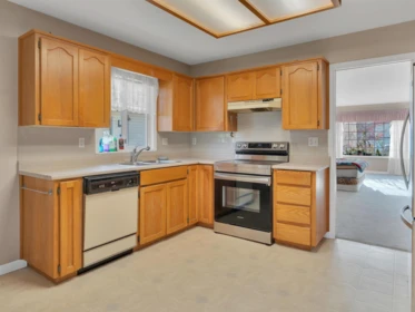Kitchen Photo of 32337 Nakusp Drive, Abbotsford, BC