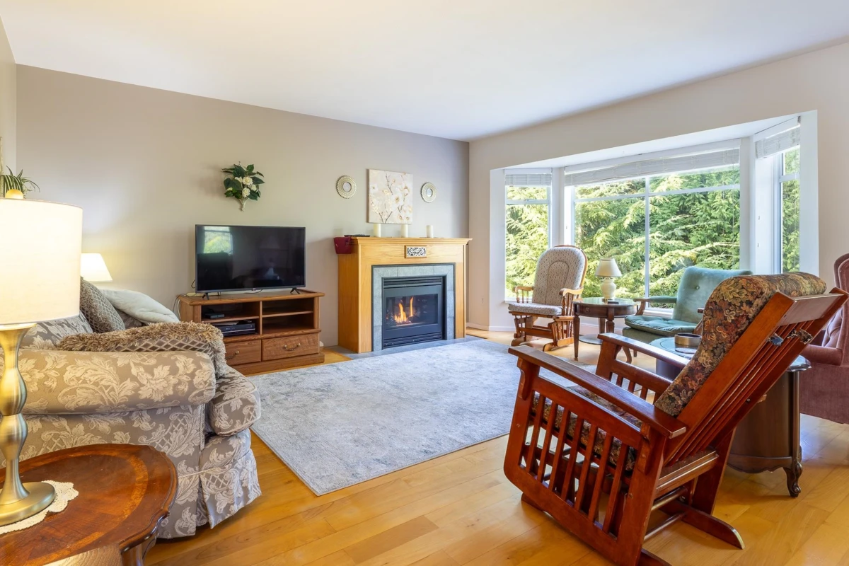 Dining Area Photo of 5309 Cedarview Place, Sechelt, BC