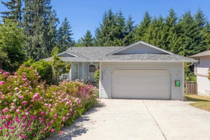 5309 Cedarview Place, Sechelt, BC, Sechelt — Single Family Residence for sale