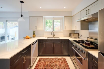 Kitchen Island Photo of 809 Seymour Boulevard, North Vancouver, BC