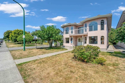 3957 Spruce Street, Burnaby, BC, Burnaby — Single Family Residence for sale