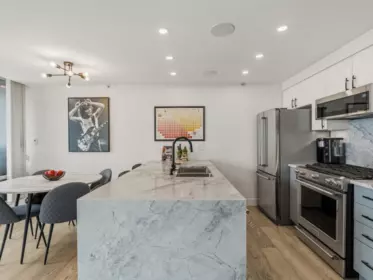 Kitchen Island Photo of 3106 1495 Richards Street, Vancouver, BC