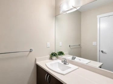 Primary Bathroom Photo of 425 13789 107a Avenue, Surrey, BC