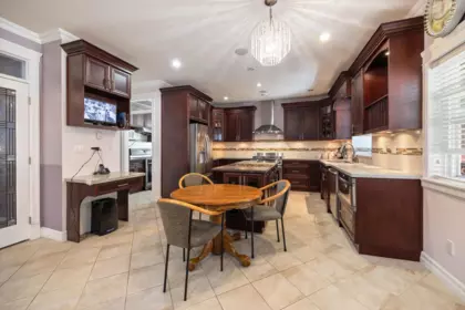 Kitchen Island Photo of 1711 Sixth Avenue, New Westminster, BC