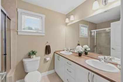 Entry Foyer Photo of 16 15255 36 Avenue, Surrey, BC
