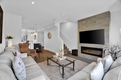 Kitchen Island Photo of 20 16337 23a Avenue, Surrey, BC