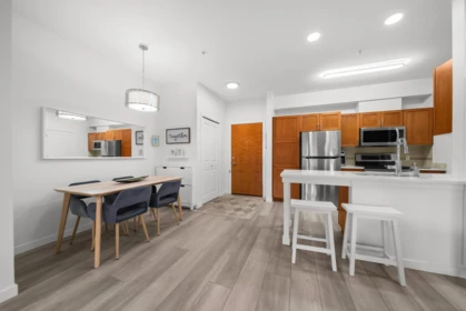 Breakfast Nook Photo of 418 33318 E Bourquin Crescent, Abbotsford, BC
