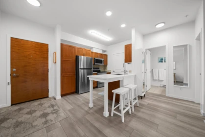 Kitchen Island Photo of 418 33318 E Bourquin Crescent, Abbotsford, BC