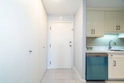 215 5932 Patterson Avenue, Burnaby, BC, Burnaby — Apartment/Condo for sale