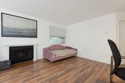 Kitchen Island Photo of 405 9880 Manchester Drive, Burnaby, BC