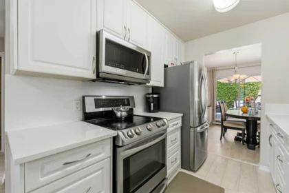 Kitchen Island Photo of 2 10094 154 Street, Surrey, BC