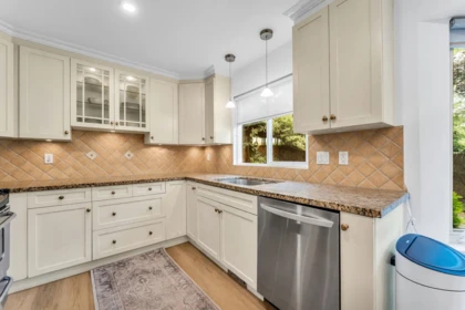 Kitchen Island Photo of 9457 215a Street, Langley, BC