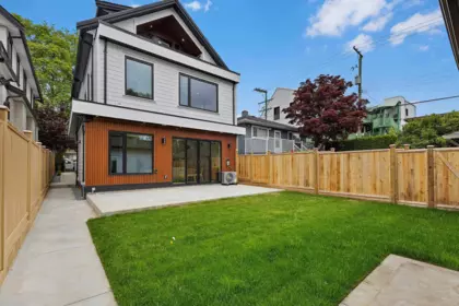2 182 Ontario Place, Vancouver, BC, Vancouver — Half Duplex for sale