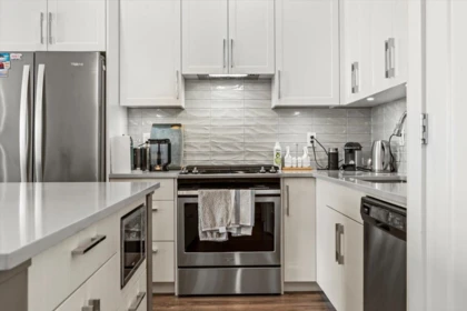 Kitchen Island Photo of 606 32838 Ventura Avenue, Abbotsford, BC