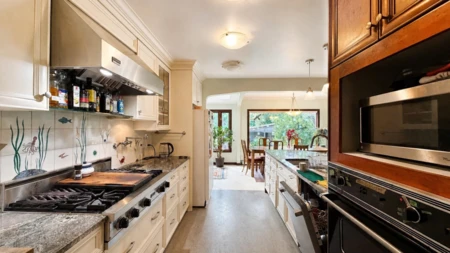 Kitchen Island Photo of 624 W 30th Avenue, Vancouver, BC