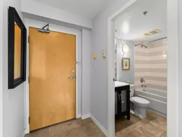 Entry Foyer Photo of 401 1238 Richards Street, Vancouver, BC