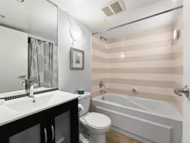 Hallway Photo of 401 1238 Richards Street, Vancouver, BC