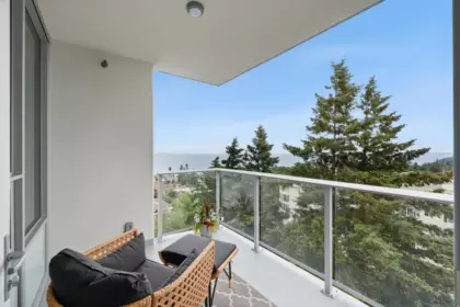 Primary Bedroom Photo of 902 15165 Thrift Avenue, White Rock, BC