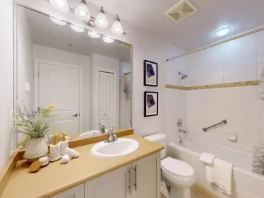 Entry Foyer Photo of 305 4468 Albert Street, Burnaby, BC