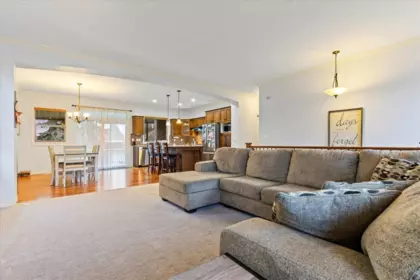 Kitchen Island Photo of 26842 27 Avenue, Langley, BC