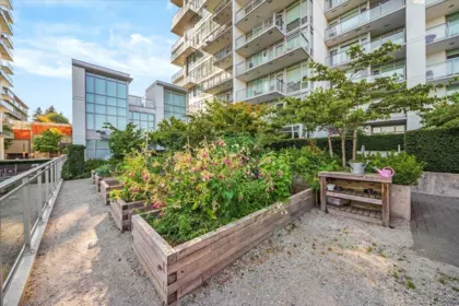 Front Yard Photo of 802 200 Nelson's Crescent, New Westminster, BC