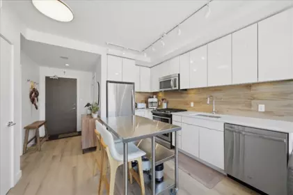 Kitchen Photo of 802 200 Nelson's Crescent, New Westminster, BC