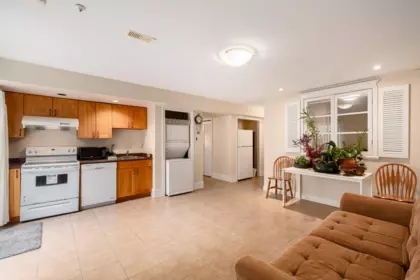 Hallway Photo of 2087 W 18th Avenue, Vancouver, BC
