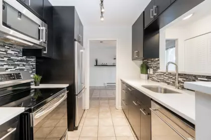 Kitchen Island Photo of 159 5421 10th Avenue, Delta, BC