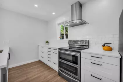 Kitchen Island Photo of 11591 Kingsbridge Drive, Richmond, BC