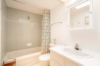 Guest Bathroom Photo of 592 W 16th Avenue, Vancouver, BC