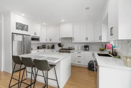 18470 64 Avenue, Surrey, BC, Surrey — Half Duplex for sale