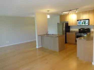 402 5631 Inlet Avenue, Sechelt, BC, Sechelt — Apartment/Condo for sale