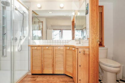 Entry Foyer Photo of 232&234 Spinnaker Drive, Mayne Island, BC