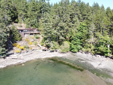 Kitchen Photo of 232&234 Spinnaker Drive, Mayne Island, BC