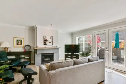 #1 215 E Keith Road, North Vancouver, BC, North vancouver — Townhouse for sale