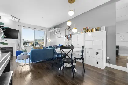 205 3895 Sandell Street, Burnaby, BC, Burnaby — Apartment/Condo for sale