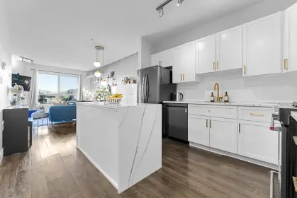 205 3895 Sandell Street, Burnaby, BC, Burnaby — Apartment/Condo for sale