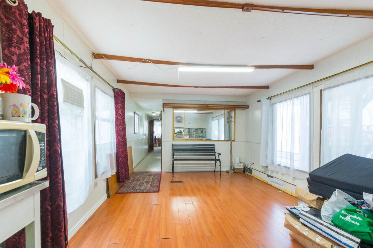 Breakfast Nook Photo of 31 8266 King George Boulevard, Surrey, BC