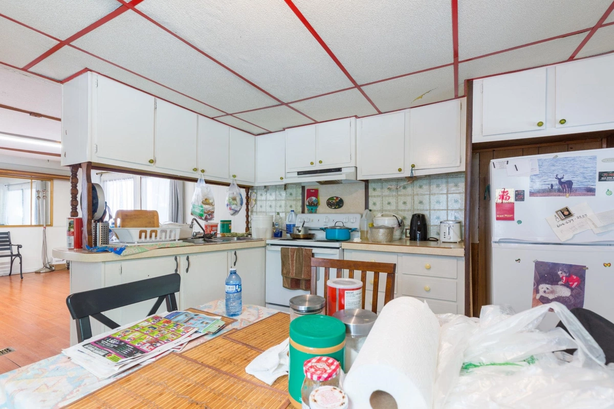 Kitchen Photo of 31 8266 King George Boulevard, Surrey, BC