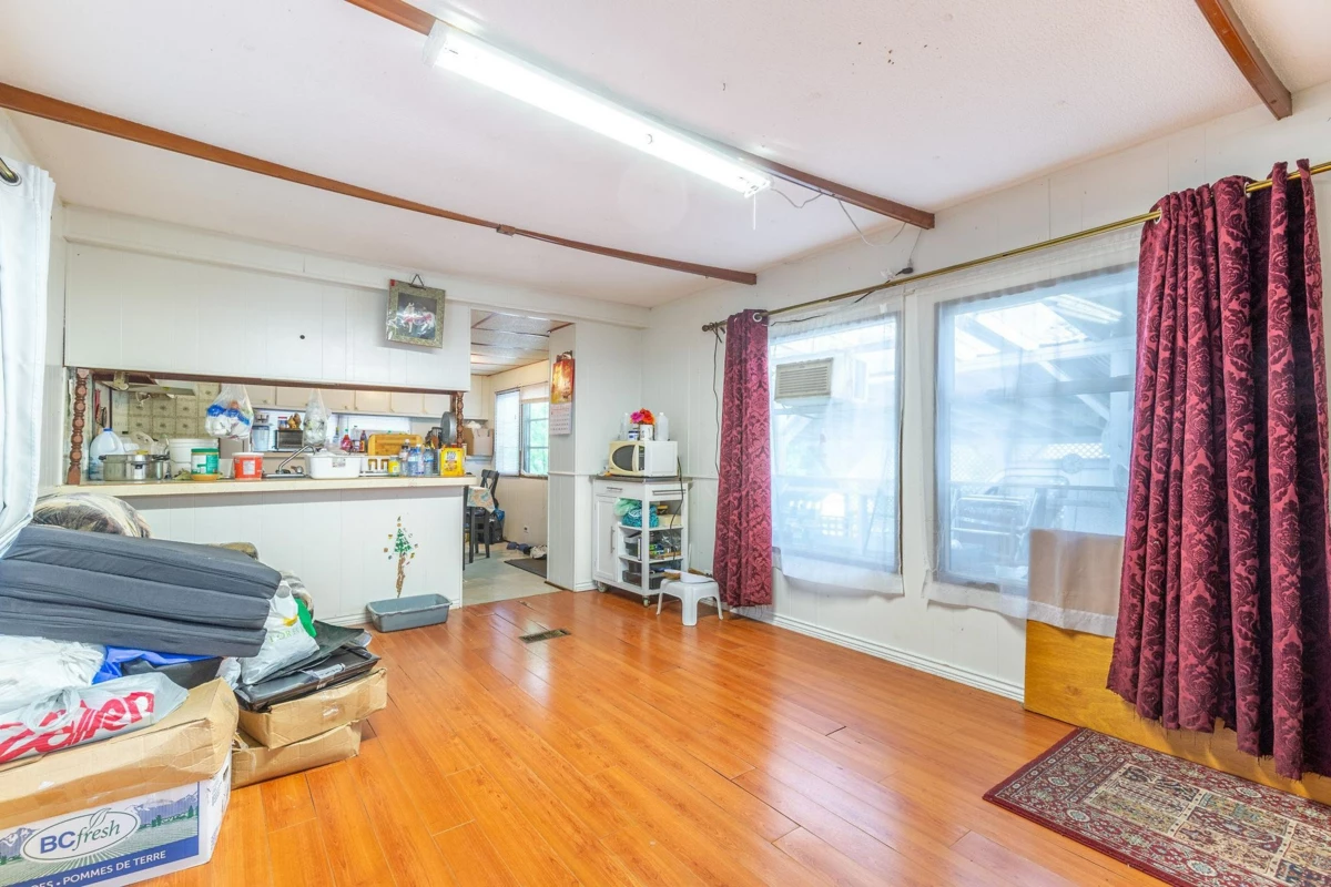 Walk-In Closet Photo of 31 8266 King George Boulevard, Surrey, BC