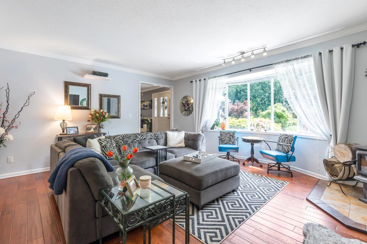 Entry Foyer Photo of 10851 Greenwood Drive, Mission, BC