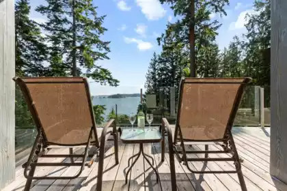 Entry Foyer Photo of 304 Esplanade Road, Keats Island, BC