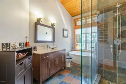Guest Bathroom Photo of 304 Esplanade Road, Keats Island, BC