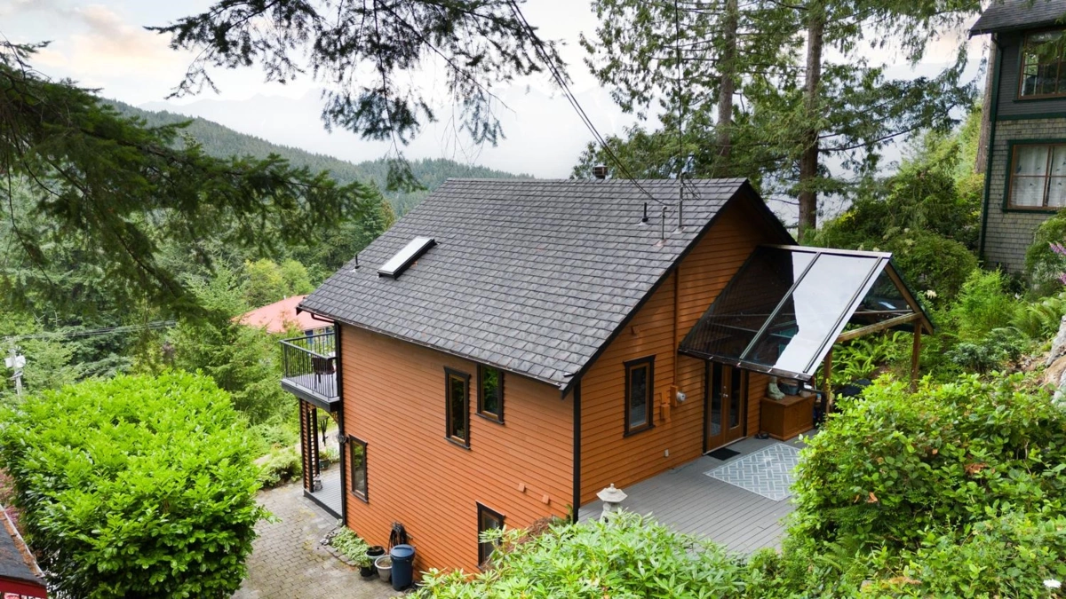 Backyard Photo of 571 Roocroft Lane, Bowen Island, BC