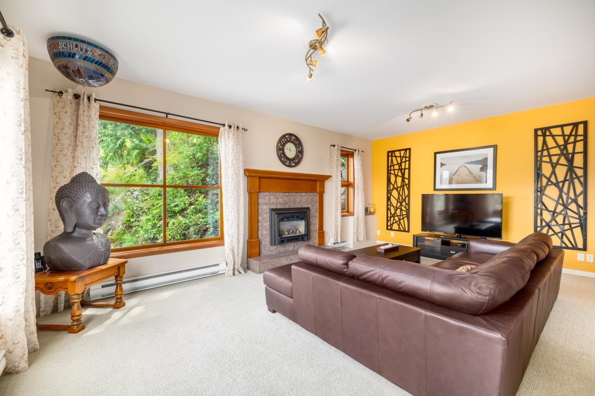 Basement Recreation Room Photo of 571 Roocroft Lane, Bowen Island, BC