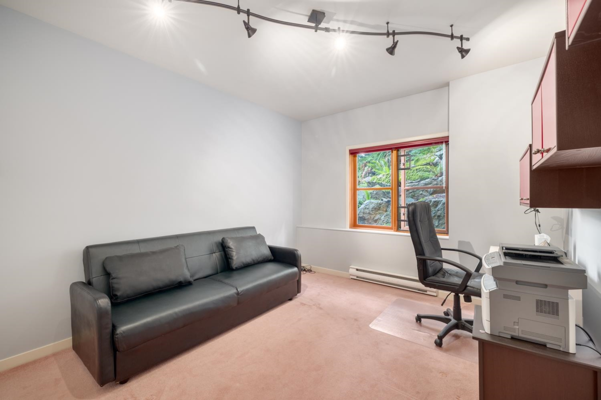 Entry Foyer Photo of 571 Roocroft Lane, Bowen Island, BC