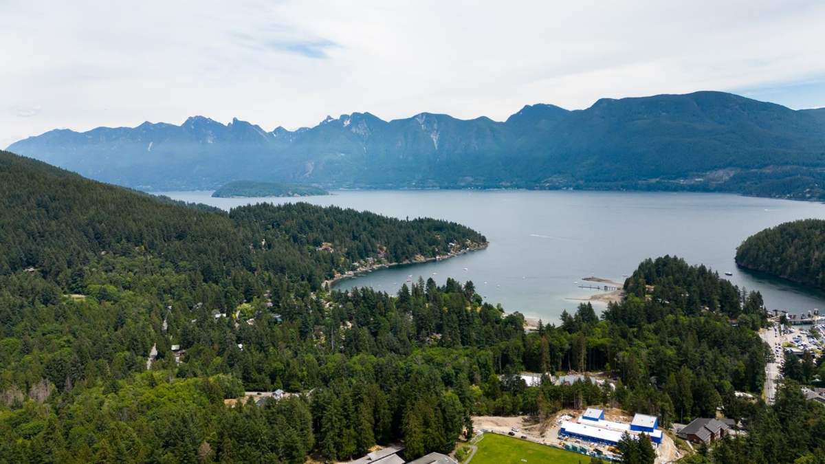 Garden / Landscaping Photo of 571 Roocroft Lane, Bowen Island, BC