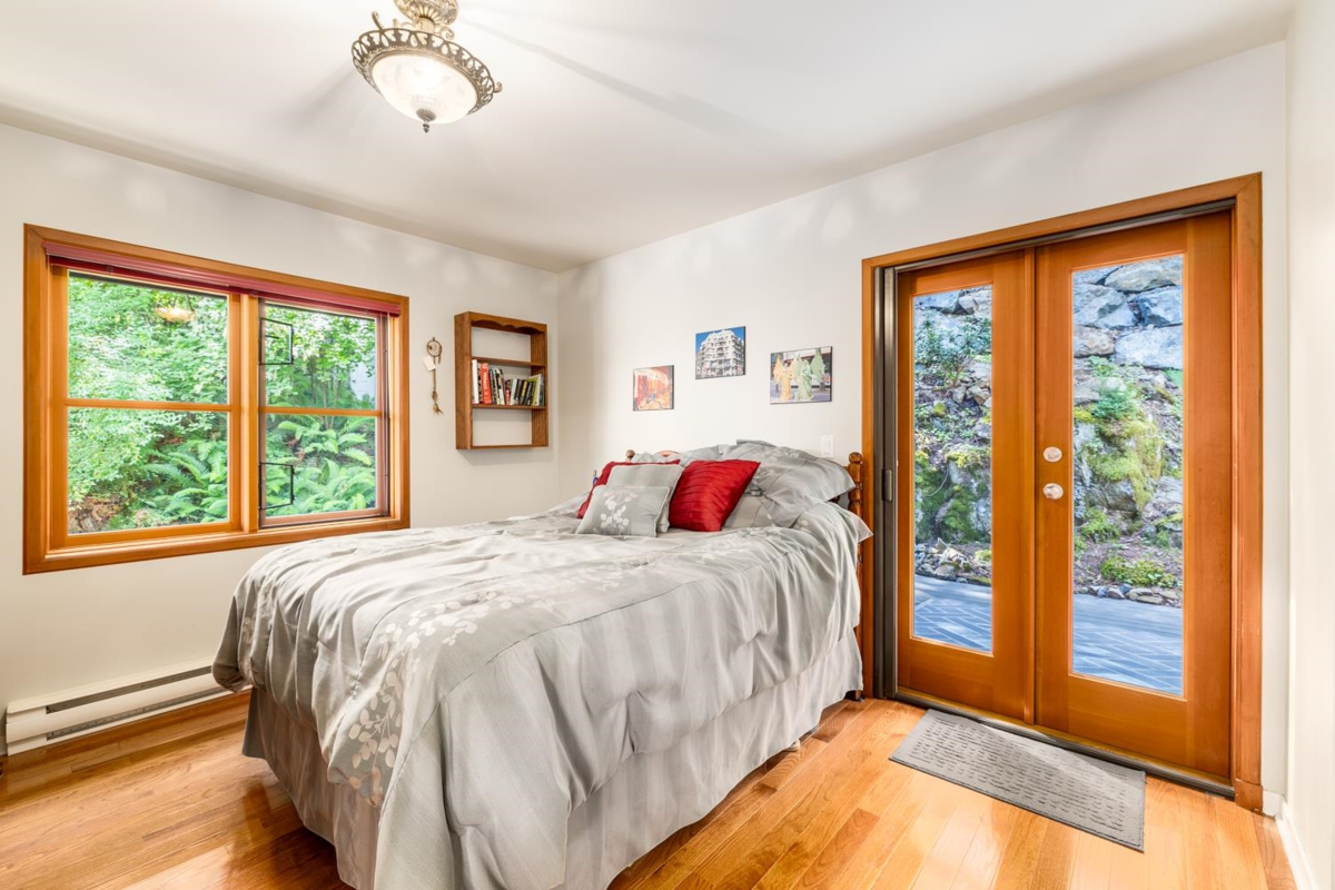 Guest Bathroom Photo of 571 Roocroft Lane, Bowen Island, BC