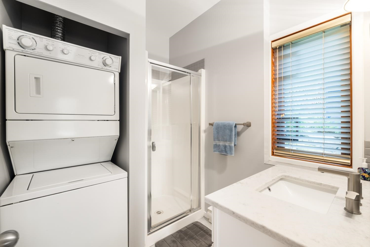 Laundry Room Photo of 571 Roocroft Lane, Bowen Island, BC
