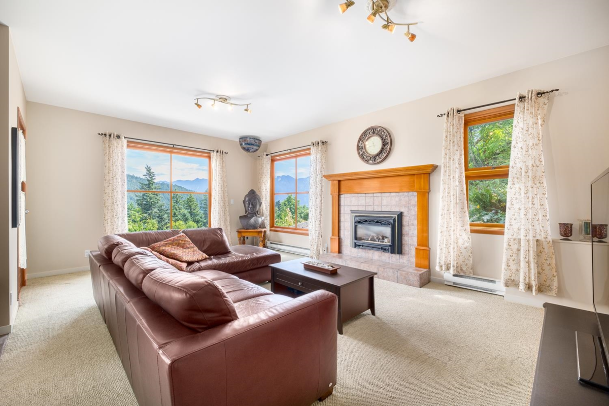 Powder Room Photo of 571 Roocroft Lane, Bowen Island, BC